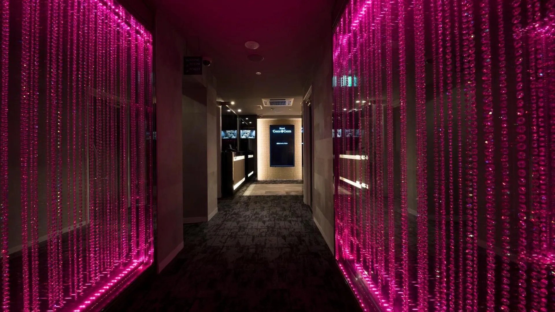 Love hotel ホテル ジェムジェム 十三 (Adults Only) Osaka